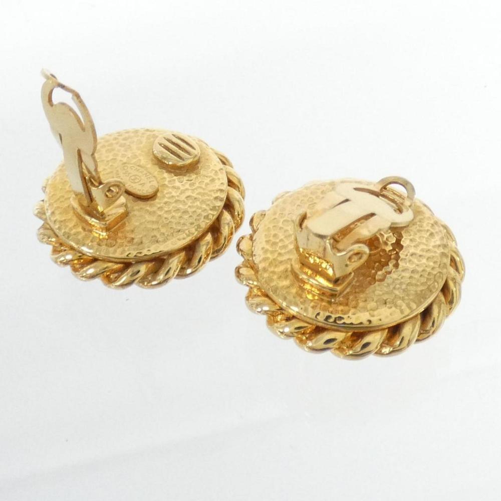 CHANEL Authentic White Earrings - Picture 3 of 3